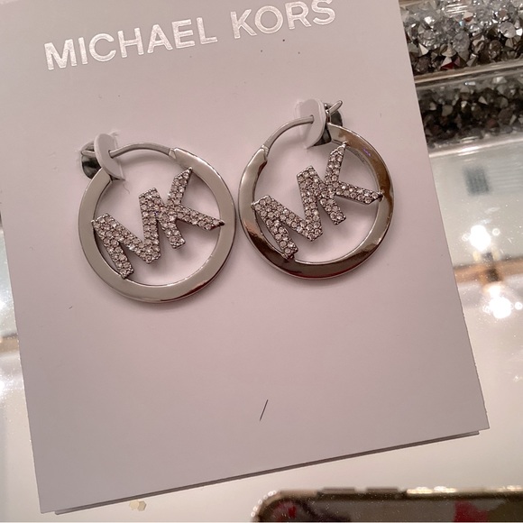 Beautiful Michael kors earrings new with tags - Picture 6 of 8
